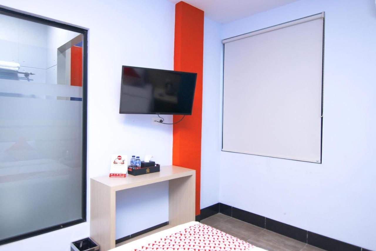 Oyo 592 Budget Hotel By The Harbour Padang  Exterior foto